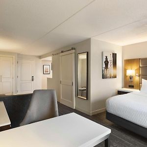 One-Bedroom King Suite